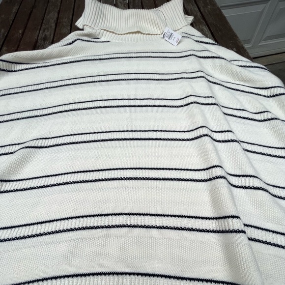 NWT poncho - Picture 8 of 13